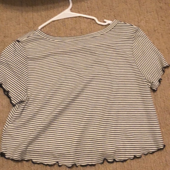 Ruffly Aeropostale Striped Crop Top - Picture 3 of 3